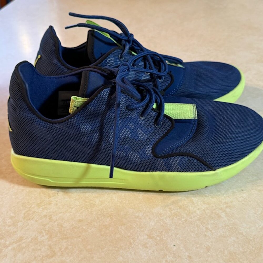 Air Jordan Eclipse 724042-406 Sneakers 6.5 / 8
